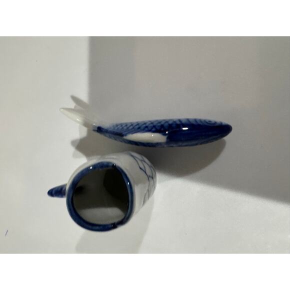 Japanese Chinoiserie Blue White Ceramic Fish - Picture 3 of 6